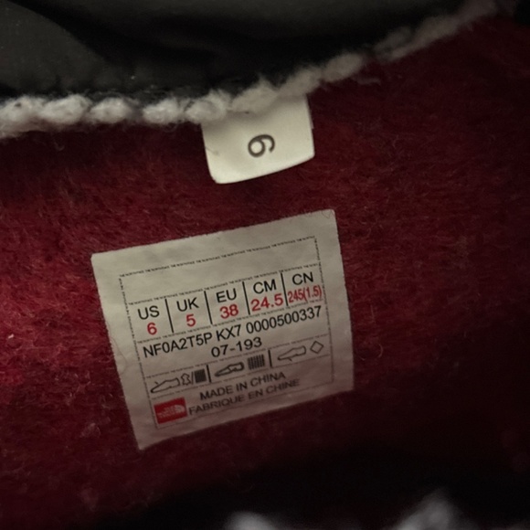 ❄️ The North Face Youth Winter Boots -size 6 - Picture 6 of 8